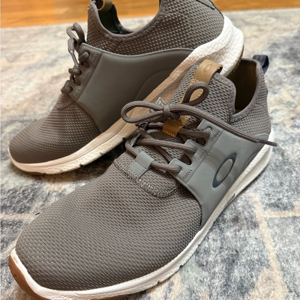 Oakley Men's Gray Athletic Shoes